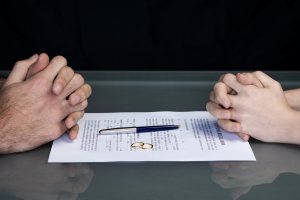 Guía De Abogado De Divorcio Sobre División De Bienes Conyugales Vs Separados