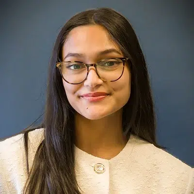 Elnaz Azim Asistente Legal The Irving Law Firm